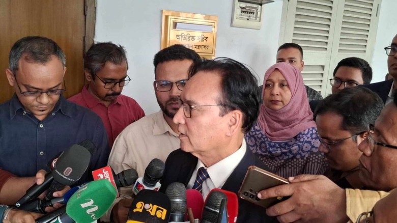 বিতর্কিত নির্বাচনে দায়িত্ব পালন করা ২১ ডিসিকে বাধ...