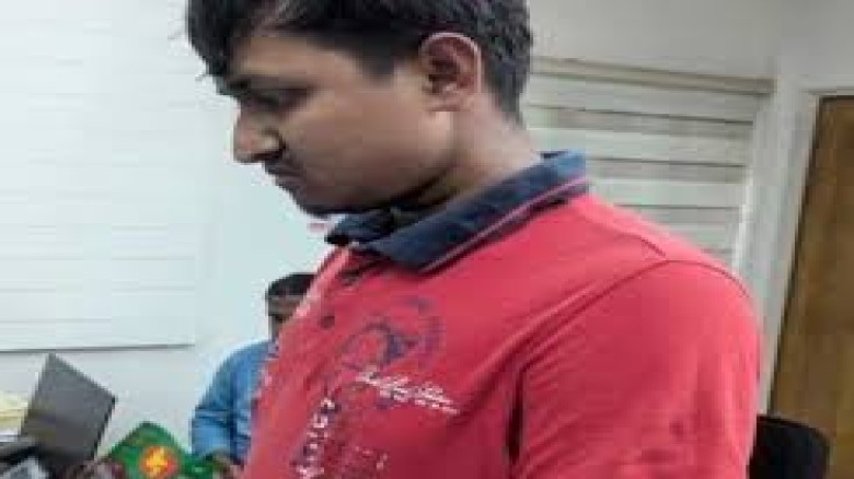 ঢাবি ক্যাম্পাসে নারী শিক্ষার্থী হেনস্তা: কর্মচারী ...