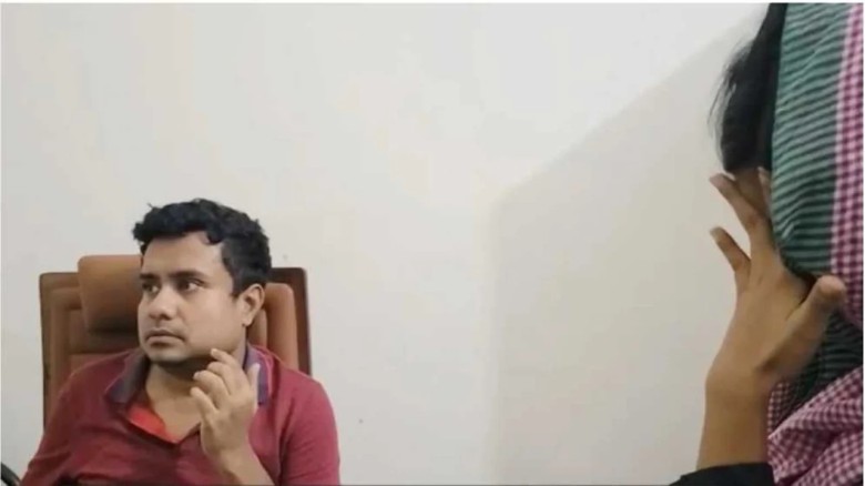 রাবিতে আপত্তিকর অবস্থায় হাতেনাতে ধরা ছাত্রী-শিক্ষ...