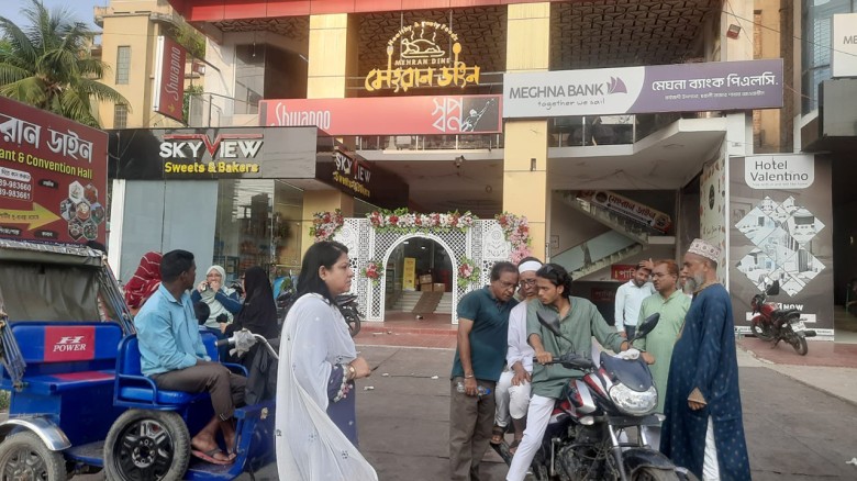 যৌতুক নিয়ে হট্টগোল, বিয়ের আসর থেকে বর আটক...