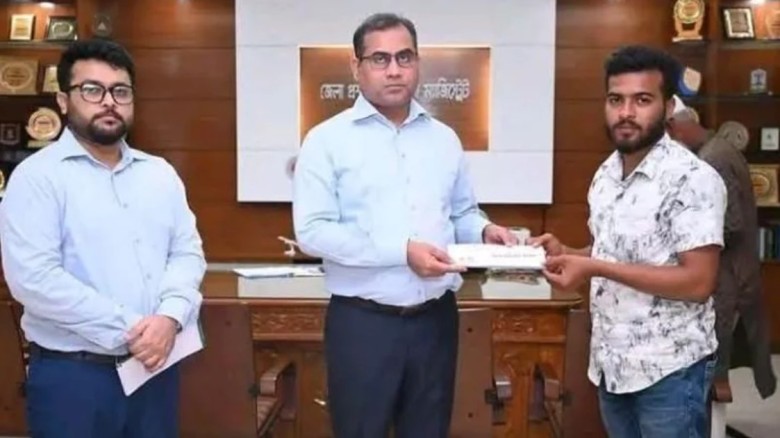 শিক্ষার্থীদের ধাওয়ায় আহত যুবলীগ নেতা পেলেন জুলাই য...