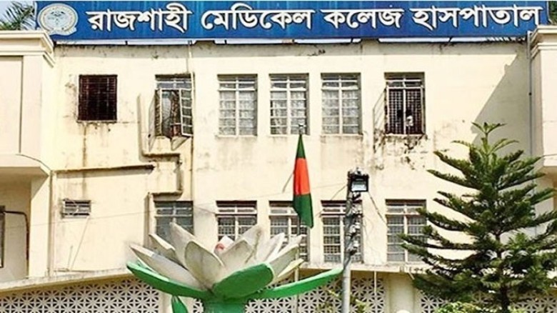 বাঘায় বাস চাপায় বাবা-মেয়ের পা বিচ্ছিন্ন...