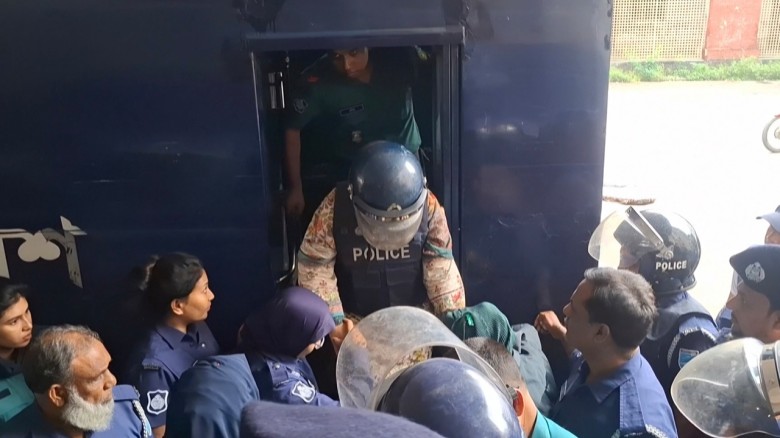মানিকগঞ্জ আদালতে হাজির মমতাজ...