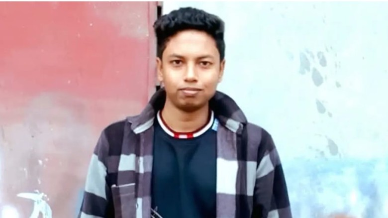 সাতক্ষীরা কলেজ ছাত্রদলের নেতৃত্বে ছাত্রলীগ নেতা!...