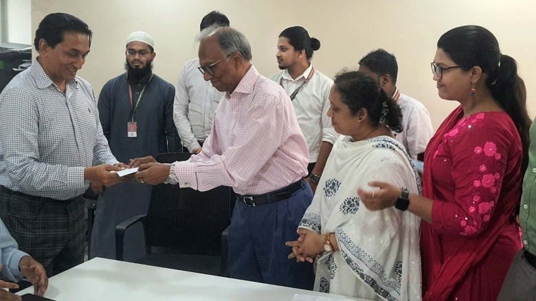একুশে পদকের সম্মানী জুলাই ফাউন্ডেশনে দিলেন মাহমুদু...