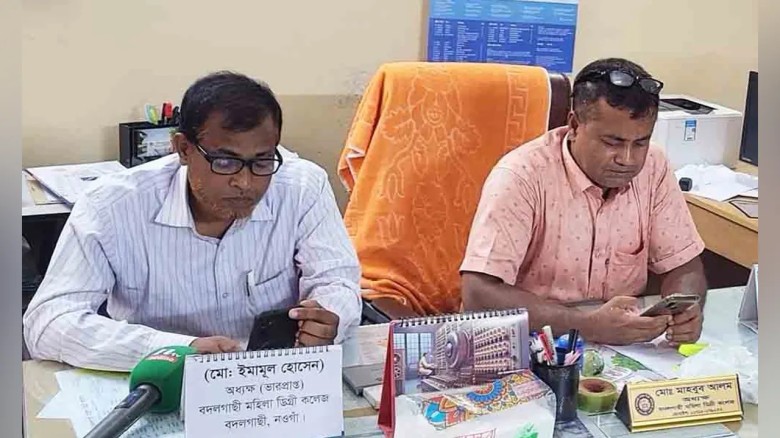 নওগাঁয় অধ্যক্ষের চেয়ার দখলে চলছে টানাটানি