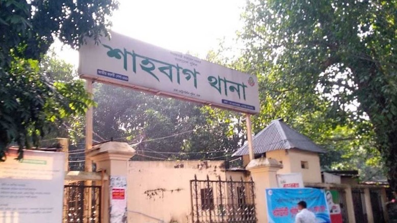 শাহবাগে দিনে-দুপুরে অস্ত্র ঠেকিয়ে লাখ টাকা ছিনতাই...