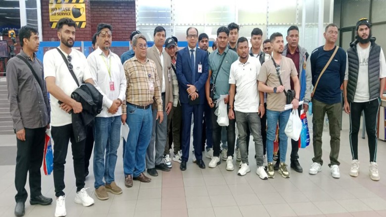ইরান থেকে দ্বিতীয় দফায় ফিরলেন ৩২ বাংলাদেশি...