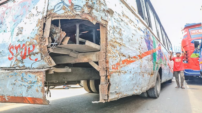 ৭৫ হাজার মেয়াদোত্তীর্ণ যানবাহন সরিয়ে ফেলার উদ্যোগ নিয়েছে সরকার