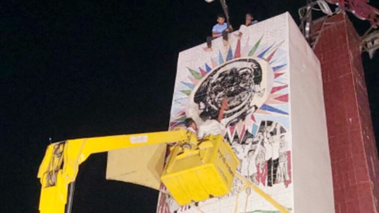 ম্যুরাল থেকে মুছে দেওয়া হলো শেখ মুজিবের ছবি...