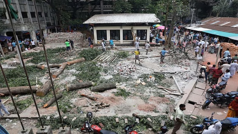 বগুড়া আদালত চত্বরে বিএনপি–পন্থী আইনজীবী সমিতির অনুমোদনহীন ভবন নির্মাণ