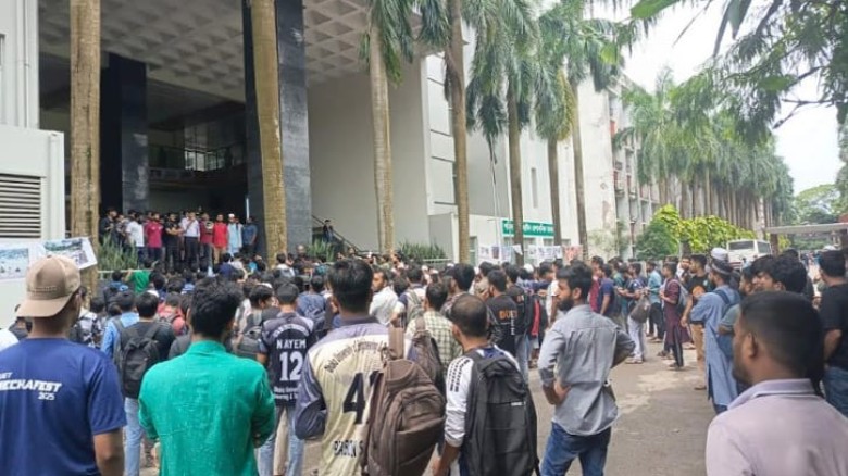 সমকামিতার অভিযোগে ডুয়েটের ৫ শিক্ষার্থী বহিষ্কার...