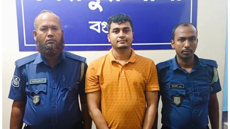 বগুড়ায় স্বেচ্ছাসেবক লীগের সাধারণ সম্পাদক গ্রেফতার...