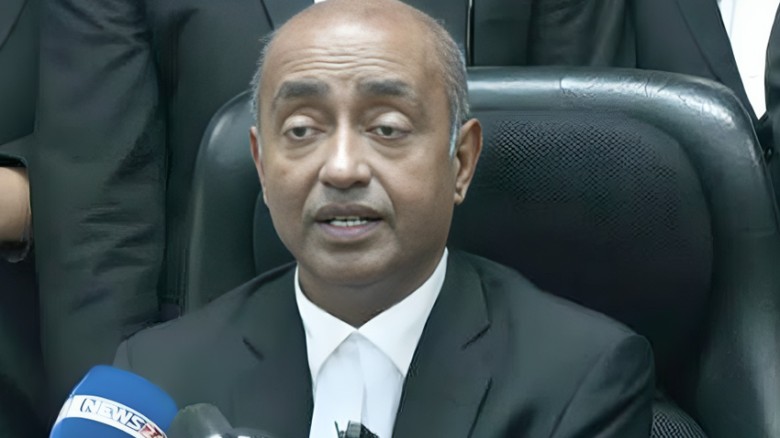 অ্যাটর্নি জেনারেল পদ থেকে পদত্যাগ করে নি