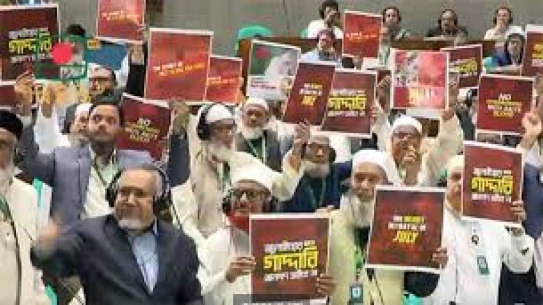 সংসদে উত্তেজনা: রাষ্ট্রপতির ভাষণ ঘিরে হট্টগোল ও ওয়...