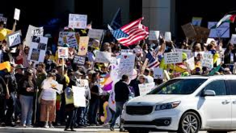 ইরানের ওপর আঘাতের প্রতিবাদে যুক্তরাষ্ট্রজুড়ে রাজনৈতিক উত্তাপ ও বিক্ষোভ