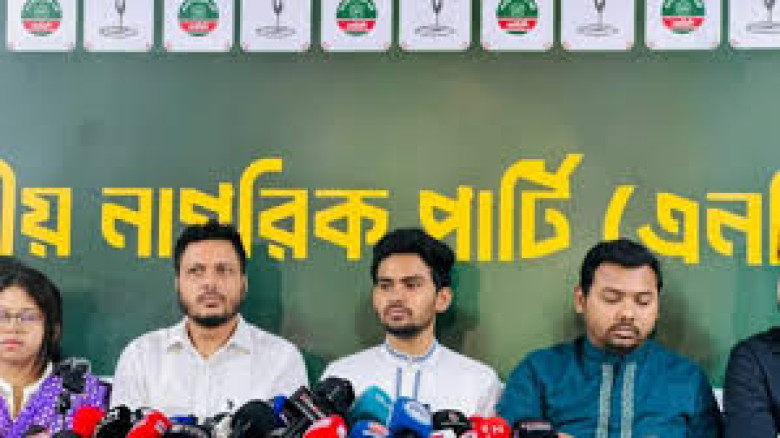 আসিফ মাহমুদ জানালেন, গণভোটের রায় অগ্রাহ্য হলে সরকা...