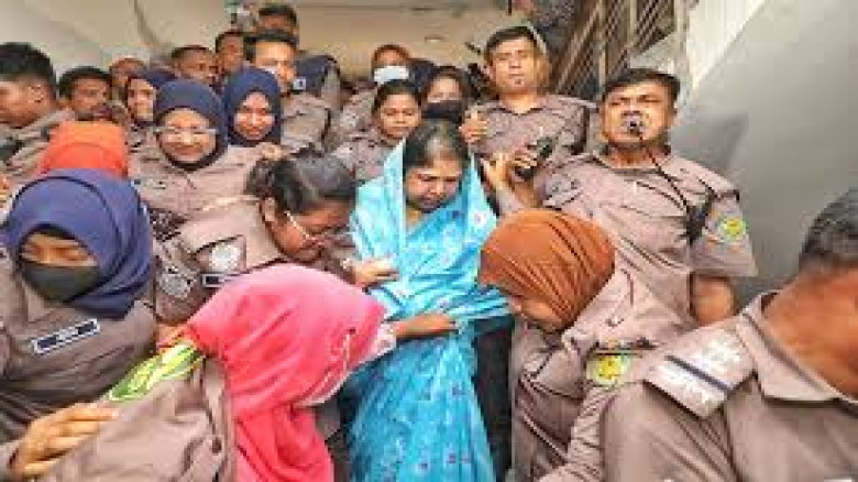 শিরীন শারমিন আদালতে ২০ মিনিট, পরে সিঁড়িতে পড়ে যান...