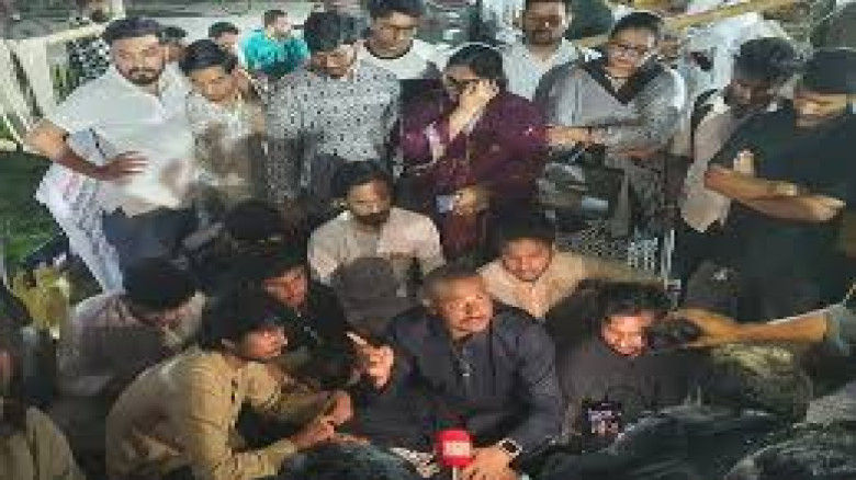গণভোটের রায় বাস্তবায়ন চাই: শিক্ষার্থীদের অনশনে পাট...