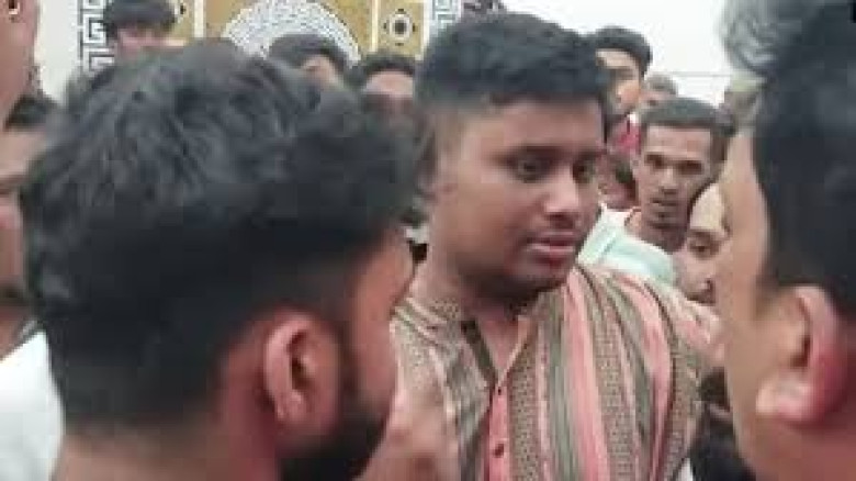 সাক্ষাৎ ঘিরে কৌতূহল, মনজুর আলমের বাসা থেকে বেরিয়ে হাসনাতকে ঘিরে প্রশ্ন