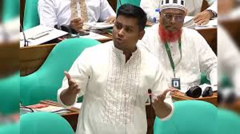 ‘এলাকায় মুখ দেখাতে পারি না’: রাস্তা প্রশস্তকরণ দাবি হাসনাতের