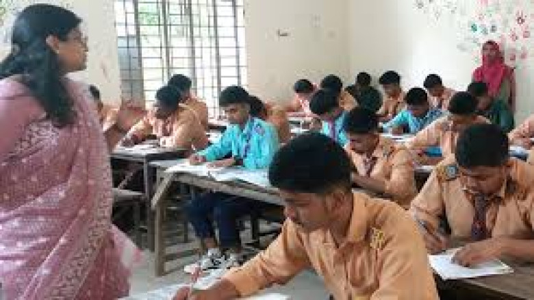এসএসসি ও সমমান পরীক্ষার প্রথম দিনে ২৫ হাজারের বেশি...