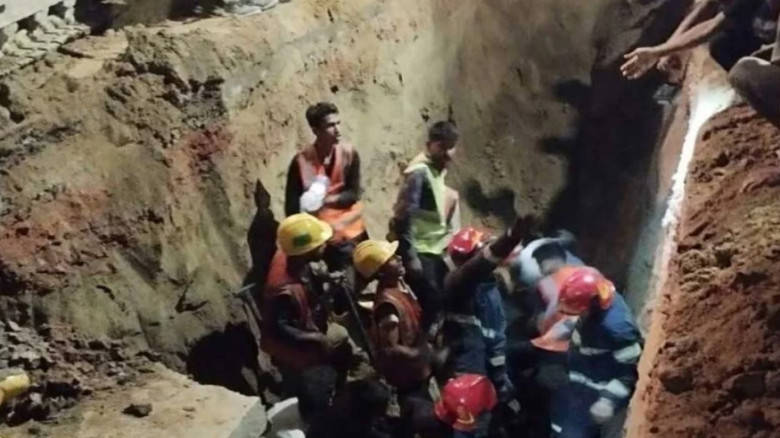 আগ্রাবাদে স্যুয়ারেজ প্রকল্পের মাটি ধসে প্রাণহানি: শোকের ছায়া চট্টগ্রামে