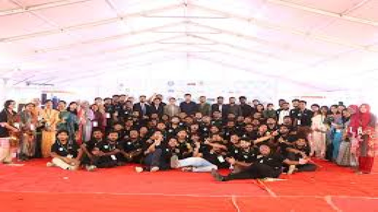 বুটেক্সে চাকরির মেলায় শিল্পপ্রতিষ্ঠানের উপস্থিতি, শিক্ষার্থীদের আগ্রহ