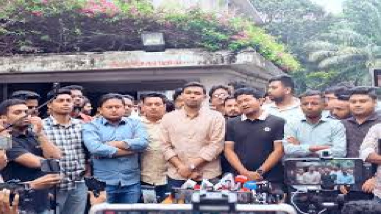 ফেসবুকে ছড়ানো অপতথ্য তদন্তের অগ্রগতি জানতে উপাচার্য কার্যালয়ে ছাত্রদল