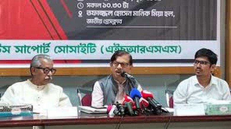 কার্ডের রাজনীতি শ্রমিকদের স্বার্থ কতটা রক্ষা করছে—প্রশ্ন তুললেন মাহমুদুর রহমান মান্না