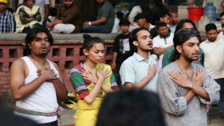 চা-শ্রমিকদের বঞ্চনার চিত্র তুলে ধরতে ঢাবিতে পথনাটক ‘১৭০ টাকা’