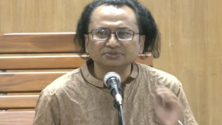 ভুয়া তথ্য মোকাবিলায় আইনগত পদক্ষেপ ভাবনায় সরকার: তথ্য উপদেষ্টা