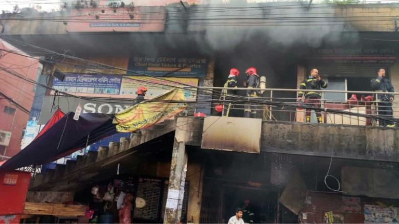কলমিলতা বাজারের ভয়াবহ আগুন নিয়ন্ত্রণে