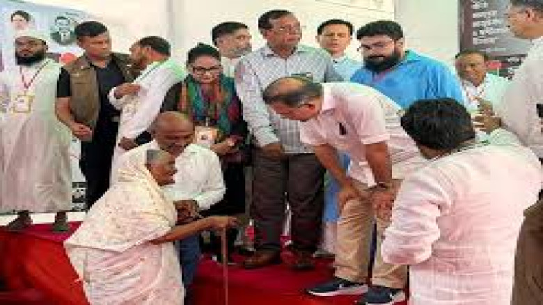 চোখে দেখেন না, অনুভবে প্রধানমন্ত্রী—দোয়া করলেন নূরজাহান