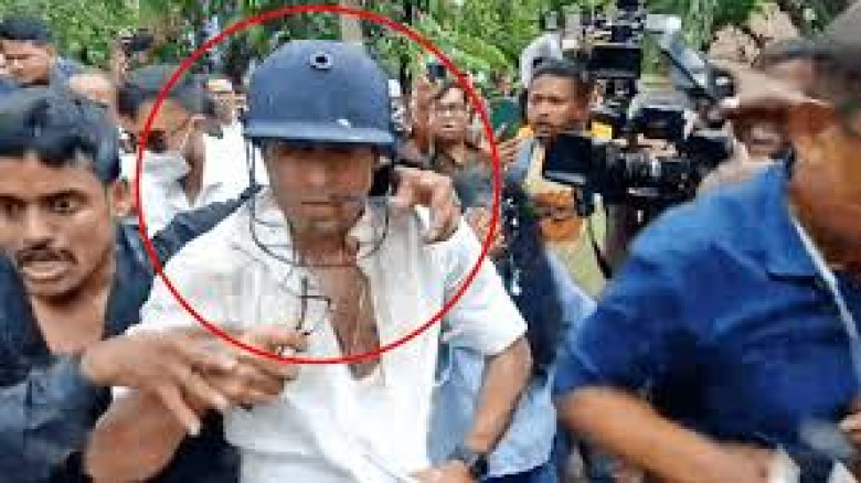 তৃণমূল নেতা অভিষেক বন্দ্যোপাধ্যায়কে ঘিরে উত্তেজনা, ডিম নিক্ষেপের অভিযোগ