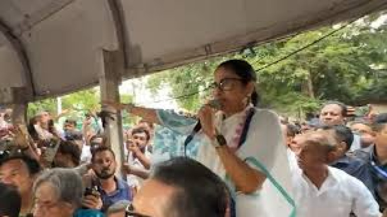 বিজেপি বিরোধী আন্দোলনের ডাক মমতার, রাজনীতিতে নতুন সমীকরণ