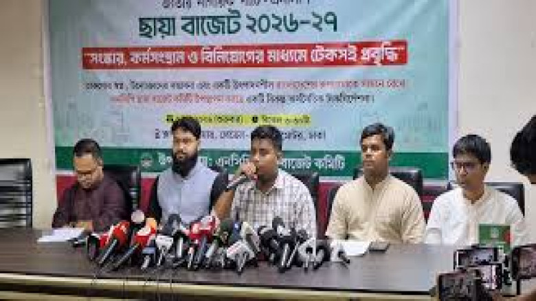 ফ্যামিলি কার্ডের অর্থসংস্থান নিয়ে সরকারের কাছে ব্যাখ্যা চাইলেন হাসনাত আবদুল্লাহ