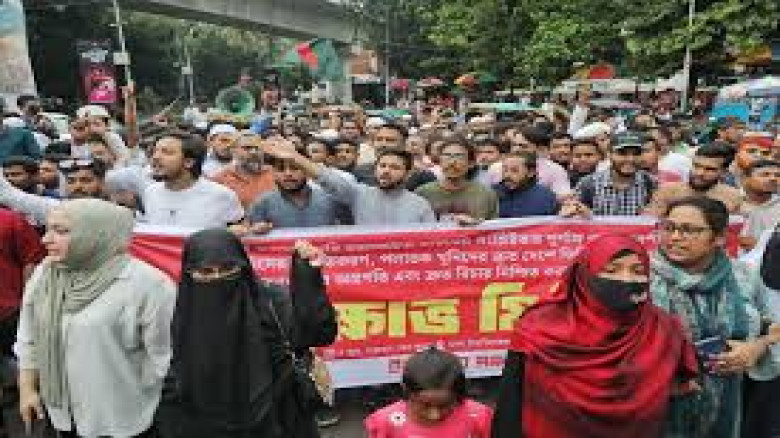 ৭ দিনের মধ্যে হাদি হত্যাকারীদের সুনির্দিষ্ট তথ্যের দাবি ইনকিলাব মঞ্চের, বিক্ষোভ মিছিল