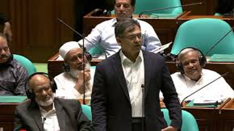 এস আলমের গাড়িতে সংবর্ধনা নেওয়া নিয়ে বিতর্ক, সংসদে মুখ খুললেন স্বরাষ্ট্রমন্ত্রী