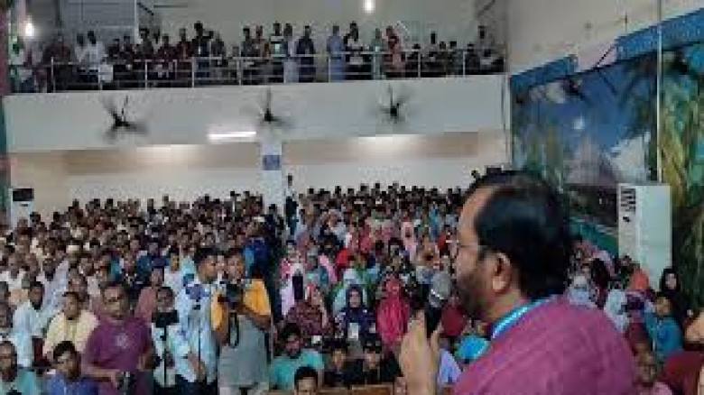 সরকার ও বিরোধী দল নিয়ে মঞ্জুর কটাক্ষ, ‘স