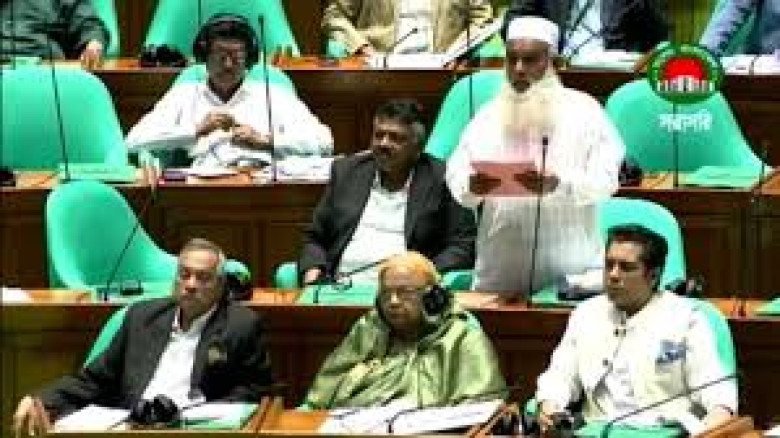 বিএনপি এমপির মন্তব্য ঘিরে সংসদে হইচই, নারী সদস্যদের পোশাক ইস্যুতে উত্তাপ
