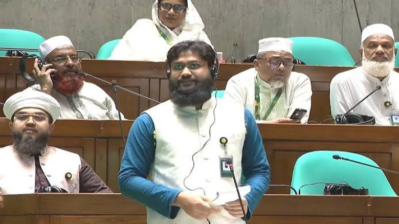 স্লোগান রাজনীতি নিয়ে সংসদে প্রশ্ন: ‘এখন কি বলব সবার আগে বগুড়া?’