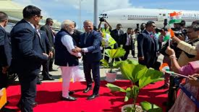 বিদেশ সফরে মোদির সম্মাননা ঘিরে বিতর্কের কারণ খুঁজে দেখল দ্য গার্ডিয়ান