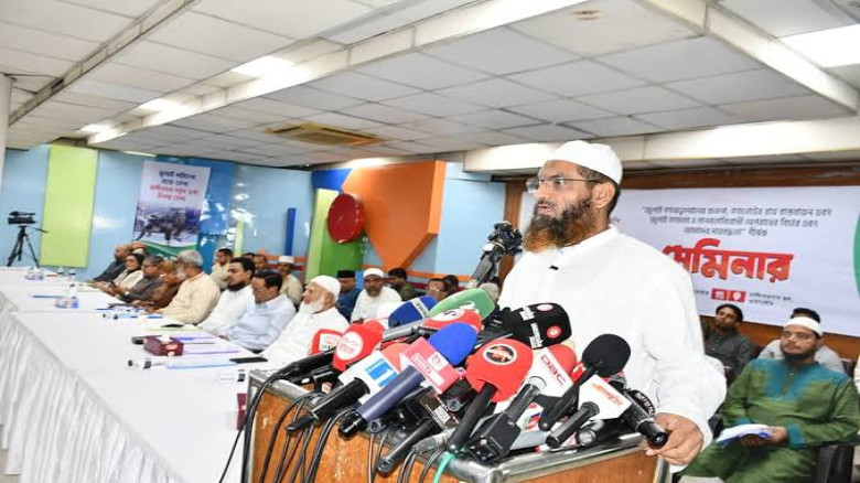 ‘ফ্যামিলি কার্ডের গণতন্ত্র’ দেখালে ভিন্ন পরিণতি হবে না, মন্তব্য মামুনুল হকের