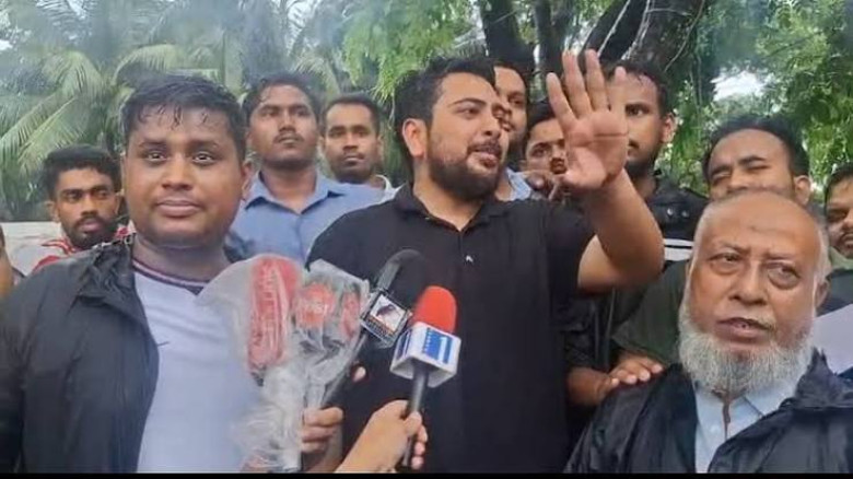 ‘দোষ চাপিয়ে লাভ নেই, সরকার দায়িত্ব পালন করতে পারছে না’—নাহিদ ইসলাম