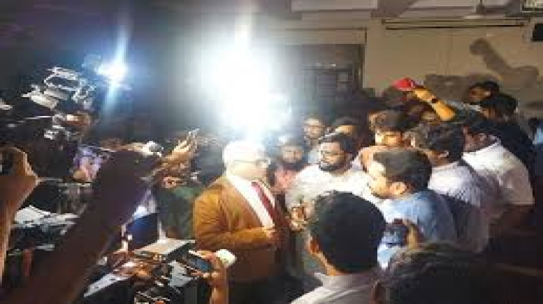 ঢাকা বিশ্ববিদ্যালয়ে বিদ্যুৎ–বিভ্রাট, অনুষ্ঠান বিলম্বে নাহিদ ইসলামের ক্ষোভ