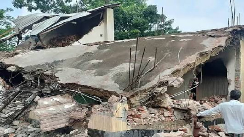 পটুয়াখালীতে আওয়ামী লীগ নেতার বাড়িতে বুলড