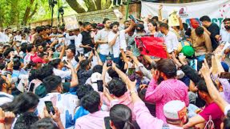 যন্তর মন্তরে অভিনব আন্দোলন, সরকারের কাছে
