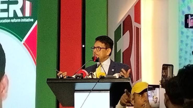 ‘অতিরাজনীতি নয়, শিক্ষার্থীদের ভবিষ্যৎ নি