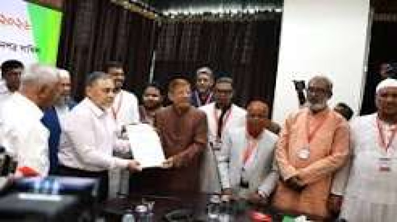রাষ্ট্রপতি নির্বাচন: অলি আহমদের মনোনয়নপত্র দাখিল, সমর্থন ১১–দলীয় ঐক্যের